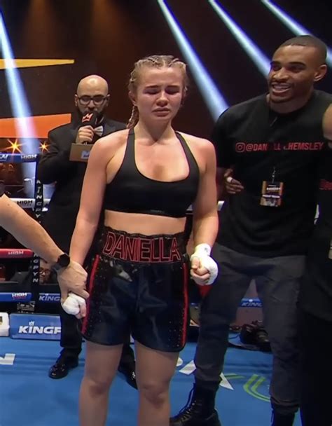 daniella hemsley ring flash|Boxer Daniella Hemsley celebrates win by flashing crowd